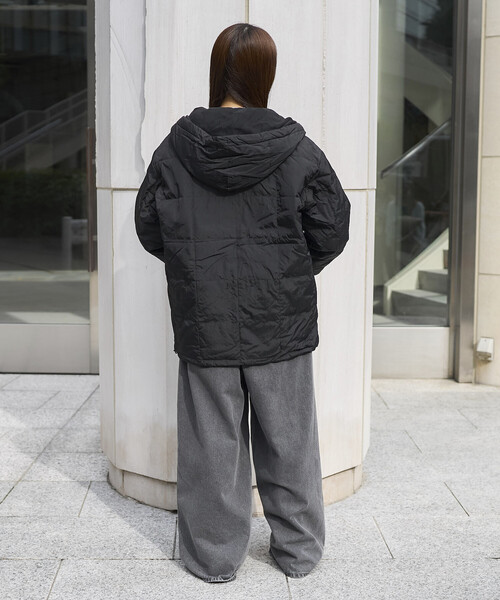 PUBLUX(パブリュクス)の「TAION/タイオン SC FRONT ZIP DOWN HOODIE 限定展開/スポーツ クラシック フロント ジップ ダウン フーディー(ダウンジャケット/コート・レディース・グレー/ブラック・LARGE/X-LARGE/MEDIUM)」の13枚目の写真