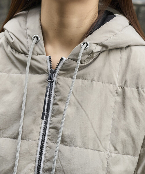 PUBLUX(パブリュクス)の「TAION/タイオン SC FRONT ZIP DOWN HOODIE 限定展開/スポーツ クラシック フロント ジップ ダウン フーディー(ダウンジャケット/コート・レディース・グレー/ブラック・LARGE/X-LARGE/MEDIUM)」の3枚目の写真