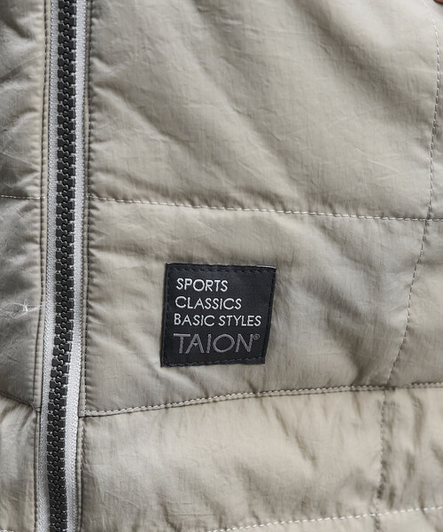 PUBLUX(パブリュクス)の「TAION/タイオン SC FRONT ZIP DOWN HOODIE 限定展開/スポーツ クラシック フロント ジップ ダウン フーディー(ダウンジャケット/コート・レディース・グレー/ブラック・LARGE/X-LARGE/MEDIUM)」の6枚目の写真