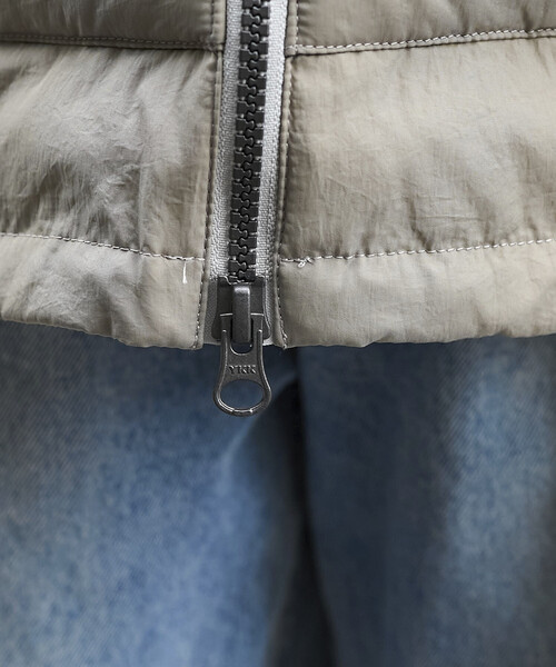 PUBLUX(パブリュクス)の「TAION/タイオン SC FRONT ZIP DOWN HOODIE 限定展開/スポーツ クラシック フロント ジップ ダウン フーディー(ダウンジャケット/コート・レディース・グレー/ブラック・LARGE/X-LARGE/MEDIUM)」の7枚目の写真