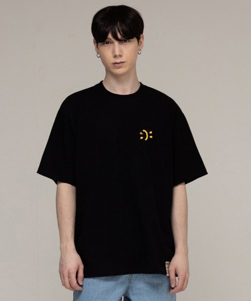 GRAVER（グレーバー）の「[UNISEX]スモールダブルドローイングスマイル半袖_ブラック（Tシャツ/カットソー・レディース・その他・SMALL/MEDIUM/LARGE/X-LARGE）」の2枚目の写真