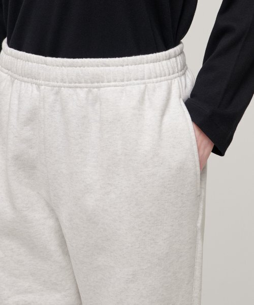 MUSINSA STANDARD WOMAN(ムシンサスタンダードウーマン)の「レディースフリーススウェットパンツ【オートミール】(スウェットパンツ・レディース・その他・SMALL/MEDIUM/LARGE/X-SMALL)」の5枚目の写真