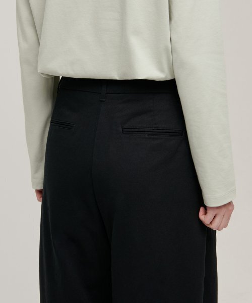MUSINSA STANDARD WOMAN（ムシンサスタンダードウーマン）の「ウィメンズツーピンタックワイドチノパンツ[ブラック]（その他パンツ・レディース・その他・24/25/26/27/28/29）」の5枚目の写真