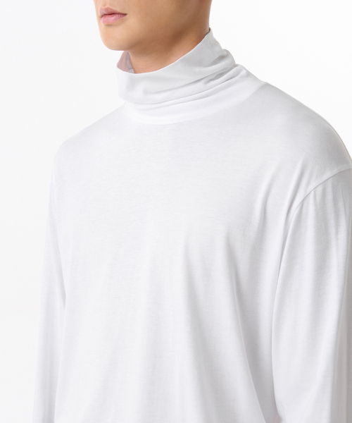MUSINSA STANDARD（ムシンサスタンダード）の「CR タートルネック長袖Tシャツ [ホワイト]（Tシャツ/カットソー・メンズ・その他・SMALL/MEDIUM/LARGE/X-LARGE/XX-LARGE/XXX-LARGE）」の3枚目の写真
