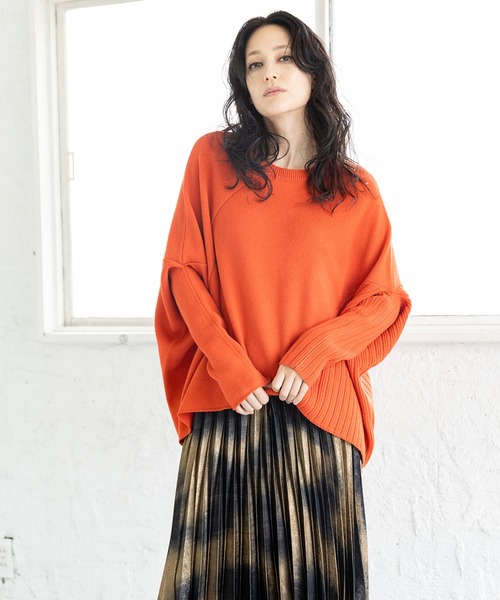 OSMOSIS（オズモーシス）の「変形ニットプルオーバー（ニット/セーター・レディース・オレンジ/ライトグレー/ブルー/ブラック/ライトグリーン・ONE SIZE）」の2枚目の写真