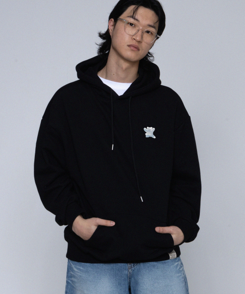 GRAVER（グレーバー）の「[UNISEX]スモール クラウド ベアスマイル フードパーカー_ブラック（パーカー・レディース・ブラック・SMALL/MEDIUM/LARGE/X-LARGE）」の2枚目の写真