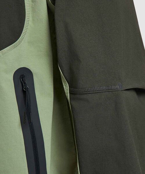 NIKE（ナイキ）の「ナイキ テック メンズ Dri-FIT ウーブン カラーブロック ルーズ オーバーサイズド ジャケット / Nike Tech Men's Dri-FIT Woven Color-Block Loose Oversized Jacket IH8462-355 Sequoia（ナイロンジャケット・メンズ・オリーブ・2XL/XL/M/L/S）」の10枚目の写真