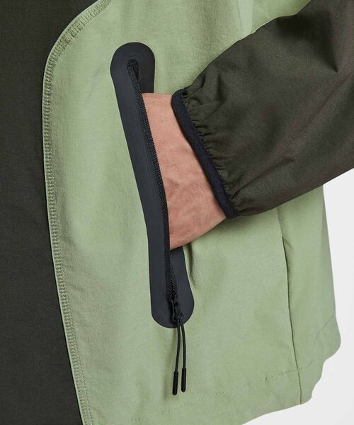 NIKE（ナイキ）の「ナイキ テック メンズ Dri-FIT ウーブン カラーブロック ルーズ オーバーサイズド ジャケット / Nike Tech Men's Dri-FIT Woven Color-Block Loose Oversized Jacket IH8462-355 Sequoia（ナイロンジャケット・メンズ・オリーブ・2XL/XL/M/L/S）」の9枚目の写真