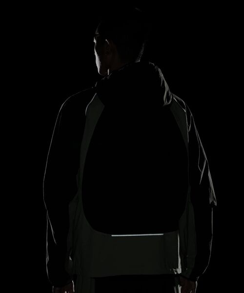 NIKE（ナイキ）の「ナイキ テック メンズ Dri-FIT ウーブン カラーブロック ルーズ オーバーサイズド ジャケット / Nike Tech Men's Dri-FIT Woven Color-Block Loose Oversized Jacket IH8462-355 Sequoia（ナイロンジャケット・メンズ・オリーブ・2XL/XL/M/L/S）」の3枚目の写真