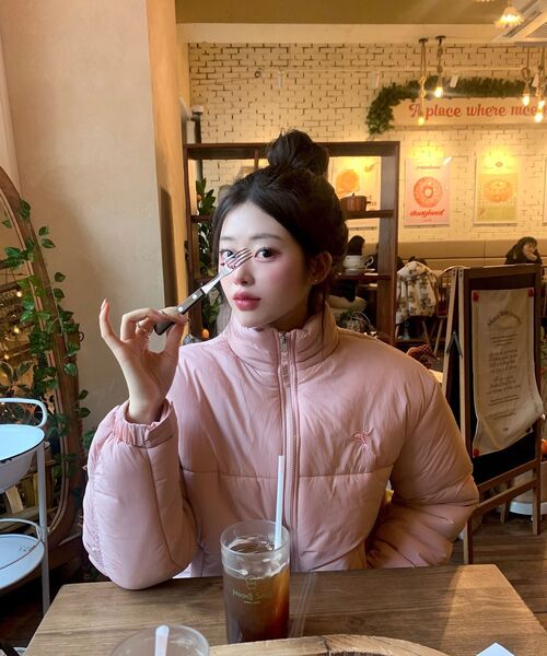 WaiKei(ワイケイ)の「ドルフィン刺繍ショートパディングピンク(ダウンジャケット/コート・レディース・その他・1/2)」の9枚目の写真