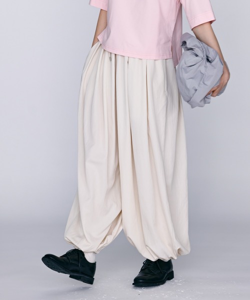 Kelen(ケレン)の「「KELEN / ケレン」タックバルーンパンツ(その他パンツ・レディース・チャコールグレー/ブラック/ライトベージュ・S/M)」の3枚目の写真