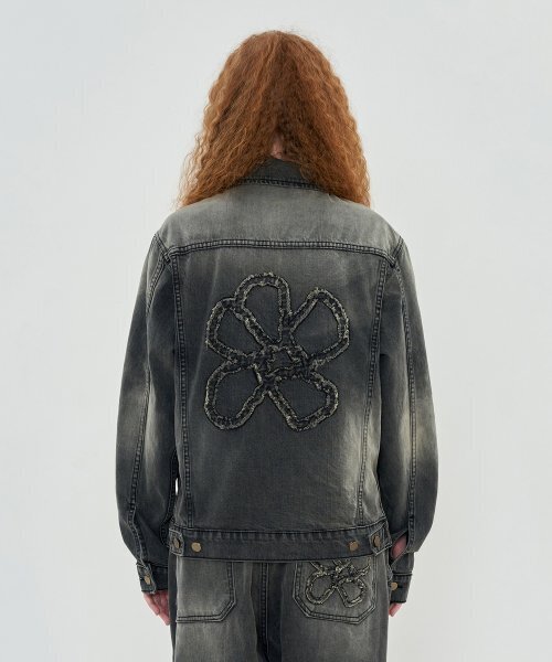 UNALLOYED（アナロイド）の「フラワーデニムジャケット / グレー（デニムジャケット・レディース・その他・LARGE/SMALL）」の3枚目の写真