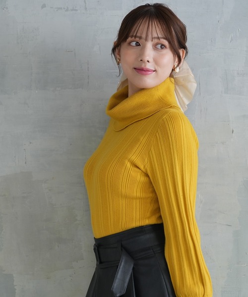 ASTORIA ODIER(アストリアオディール)の「2wayタートルネックニット(ニット/セーター・レディース・ブラック/アイボリー/イエロー・MEDIUM)」の7枚目の写真