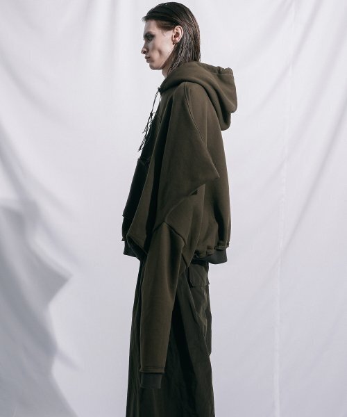 ASPARAGUS（アスパラガス）の「スクエアショルダーフードパーカー カーキ（パーカー・メンズ・その他・SMALL/MEDIUM/LARGE/X-SMALL）」の3枚目の写真
