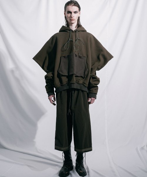 ASPARAGUS（アスパラガス）の「スクエアショルダーフードパーカー カーキ（パーカー・メンズ・その他・SMALL/MEDIUM/LARGE/X-SMALL）」の6枚目の写真