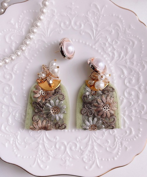 tone(トーン)の「【RosraiE】レトロパール グリーンインド刺繍リボン ピアス(MA)(ピアス(両耳用)・レディース・グリーン・FREE)」の5枚目の写真