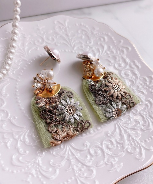 tone(トーン)の「【RosraiE】レトロパール グリーンインド刺繍リボン ピアス(MA)(ピアス(両耳用)・レディース・グリーン・FREE)」の6枚目の写真