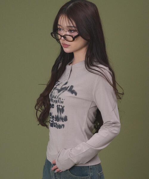 dispark（ディスパーク）の「DISPARK/【26年春夏新作】ヘンリーネックロゴトップ（Tシャツ/カットソー・レディース・ブラウン/アイボリー・FREE）」の5枚目の写真