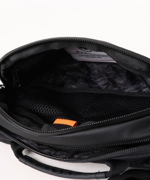 Mammut（マムート）の「セオン ウエストパック（ボディバッグ/ウエストポーチ・メンズ・ベージュ/ブラック・FREE）」の4枚目の写真