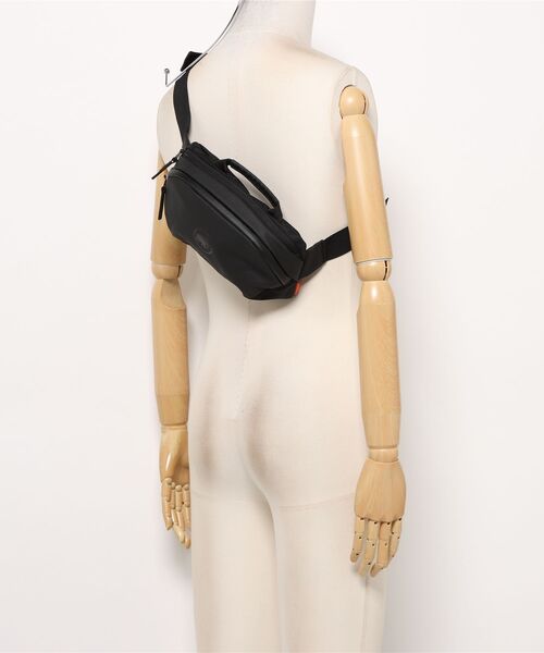 Mammut（マムート）の「セオン ウエストパック（ボディバッグ/ウエストポーチ・メンズ・ベージュ/ブラック・FREE）」の7枚目の写真