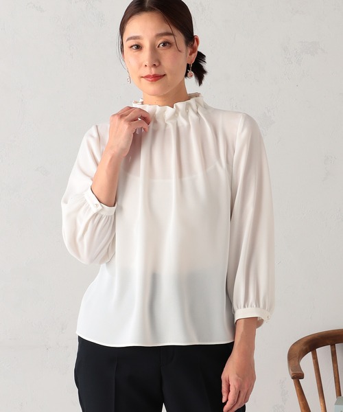 GALLORIA(ギャローリア)の「【お手入れ楽々・洗濯機で洗える】ギャザーネックブラウス(シャツ/ブラウス・レディース・ホワイト/ライトブルー/ライトベージュ・L/LL/M/S)」の1枚目の写真