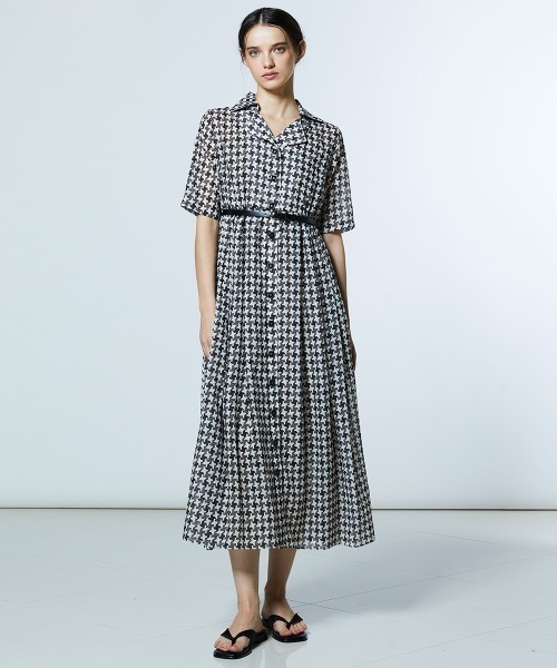 DOUBLE STANDARD CLOTHING（ダブルスタンダードクロージング）の「幾何学柄 シフォンオープンカラーワンピース（ワンピース・レディース・ホワイト×ブラック・38/36）」の4枚目の写真