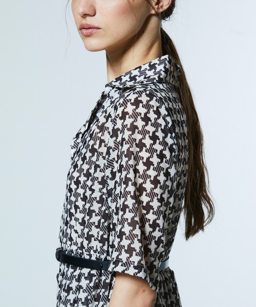 DOUBLE STANDARD CLOTHING（ダブルスタンダードクロージング）の「幾何学柄 シフォンオープンカラーワンピース（ワンピース・レディース・ホワイト×ブラック・38/36）」の9枚目の写真