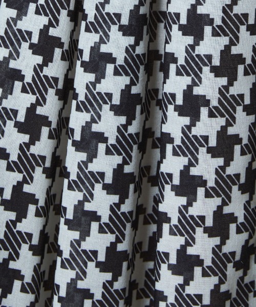 DOUBLE STANDARD CLOTHING（ダブルスタンダードクロージング）の「幾何学柄 シフォンオープンカラーワンピース（ワンピース・レディース・ホワイト×ブラック・38/36）」の14枚目の写真