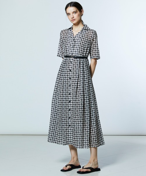 DOUBLE STANDARD CLOTHING（ダブルスタンダードクロージング）の「幾何学柄 シフォンオープンカラーワンピース（ワンピース・レディース・ホワイト×ブラック・38/36）」の15枚目の写真