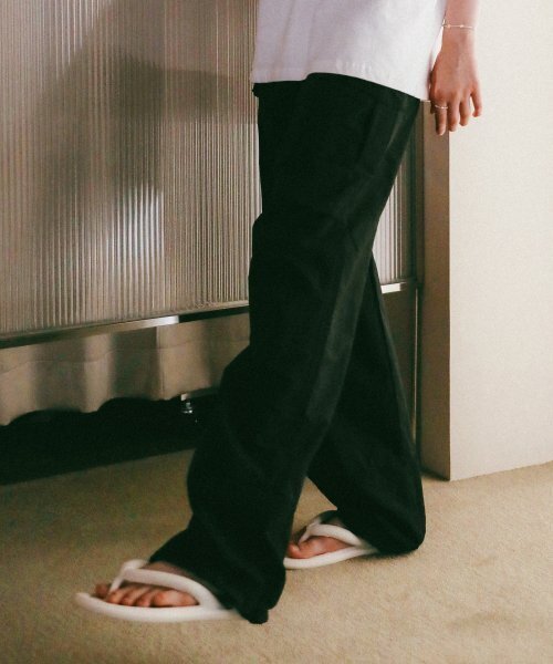 LOSSYROW（ロッシロー）の「String Cargo Sharing Jogger Pants Black（スウェットパンツ・レディース・その他・FREE）」の2枚目の写真