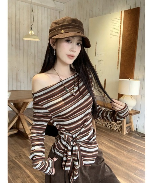 Ritzy(リッツィー)の「オフショルダー ストライプトップス(Tシャツ/カットソー・レディース・ブラック/ブラウン・M)」の3枚目の写真