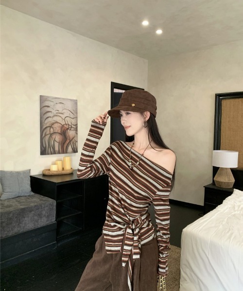 Ritzy(リッツィー)の「オフショルダー ストライプトップス(Tシャツ/カットソー・レディース・ブラック/ブラウン・M)」の11枚目の写真