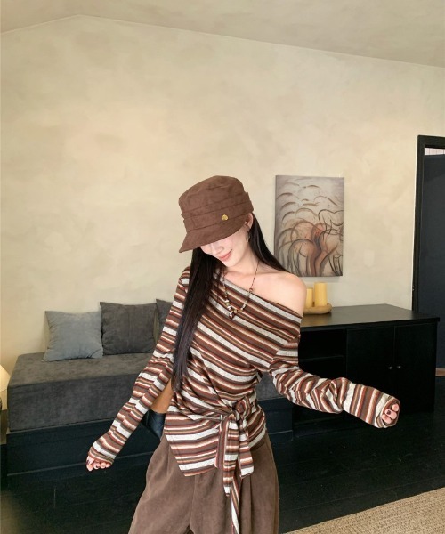 Ritzy(リッツィー)の「オフショルダー ストライプトップス(Tシャツ/カットソー・レディース・ブラック/ブラウン・M)」の13枚目の写真