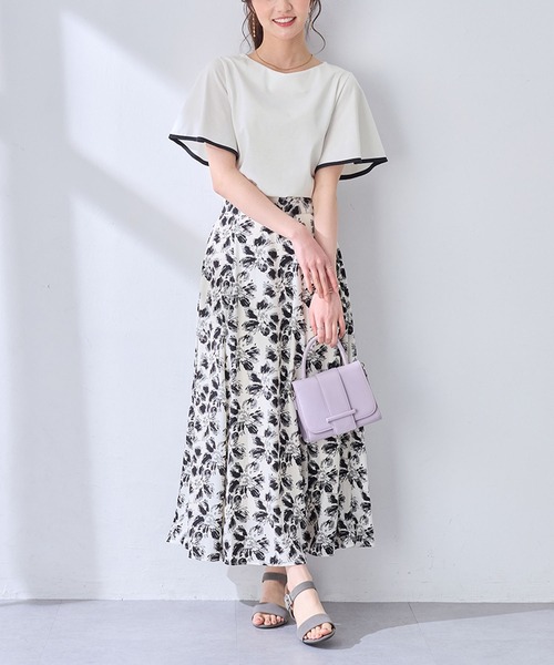 alotta(アロッタ)の「さらっと×ひんやり!配色デザインフレア袖トップス(Tシャツ/カットソー・レディース・ホワイト/コーラルピンク/ネイビー/イエロー・M/L/LL)」の12枚目の写真