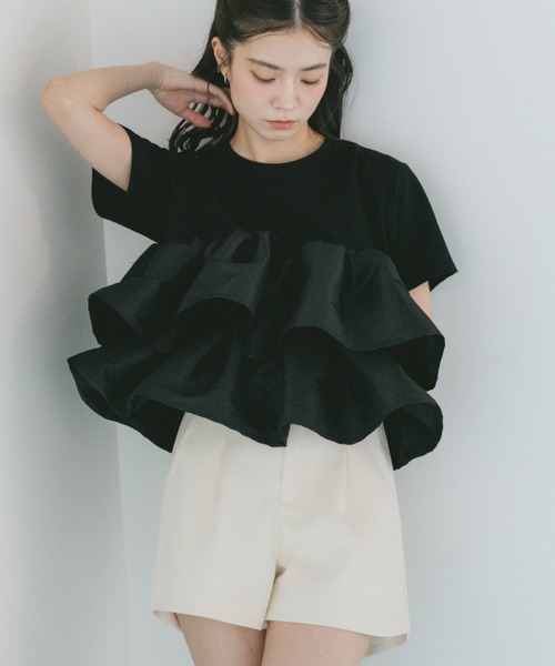VANNIE U(ヴァニーユー)の「ティアードフリルペプラムTシャツ(Tシャツ/カットソー・レディース・ブラック/ホワイト・FREE)」の2枚目の写真