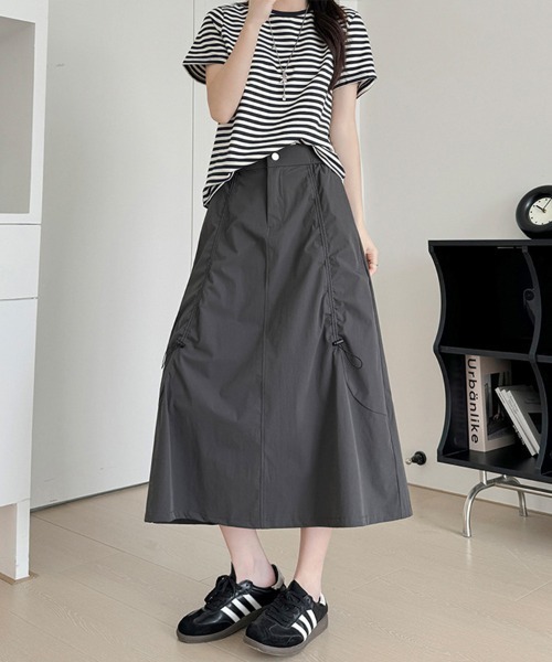 Flugge(フラッジー)の「ナイロンギャザースカート(スカート・レディース・ブラック/グレー・LARGE/MEDIUM)」の2枚目の写真