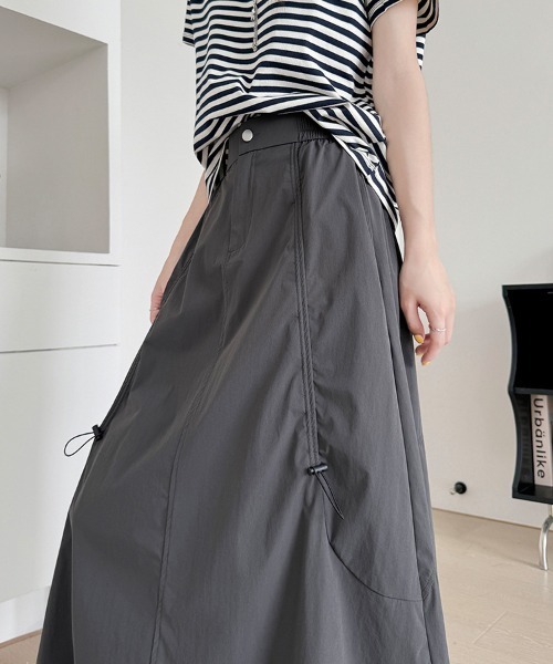 Flugge(フラッジー)の「ナイロンギャザースカート(スカート・レディース・ブラック/グレー・LARGE/MEDIUM)」の4枚目の写真