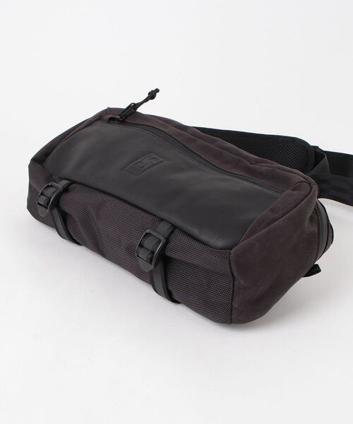 CHROME（クローム）の「［ CHROME / クローム ］MINI KADET SLING BAG BCVL_BLACK CANVAS LEATHER / ミニ カデット スリング バッグ ブラック キャンバス レザー 耐水 5L ボディバッグ（ボディバッグ/ウエストポーチ・メンズ・ブラック系その他・FREE）」の3枚目の写真
