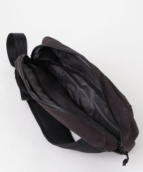 CHROME（クローム）の「［ CHROME / クローム ］MINI KADET SLING BAG BCVL_BLACK CANVAS LEATHER / ミニ カデット スリング バッグ ブラック キャンバス レザー 耐水 5L ボディバッグ（ボディバッグ/ウエストポーチ・メンズ・ブラック系その他・FREE）」の2枚目の写真