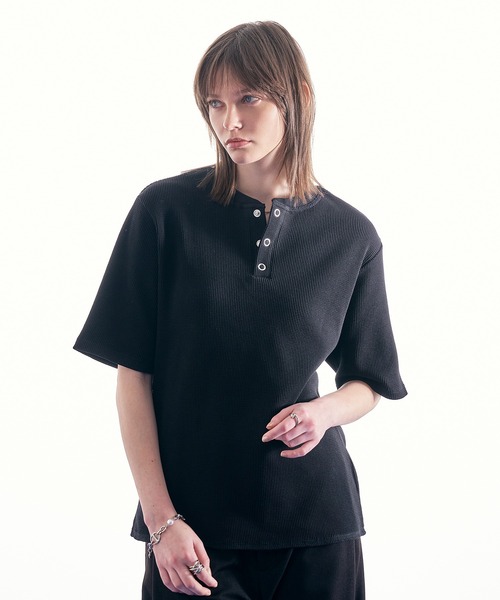 SELLE GLANT(セレグランテ)の「HENRY NECK THERMAL TSHIRT/ヘンリーネックサーマルTシャツ(Tシャツ/カットソー・メンズ・グレー/ボルドー/ブラック・LARGE/SMALL/MEDIUM)」の4枚目の写真