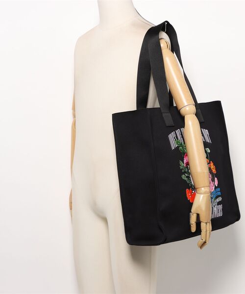 MSGM(エムエスジーエム)の「MSGM FLOWER CATS キャンバストートバッグ(トートバッグ・レディース・ブラック・ONE SIZE)」の9枚目の写真