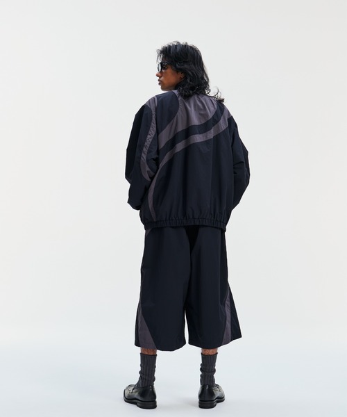 COOTIE PRODUCTIONS(クーティープロダクションズ)の「Nylon Paneling Track Jacket(ブルゾン・メンズ・ブラック/ネイビー・MEDIUM/X-LARGE/LARGE/SMALL)」の4枚目の写真