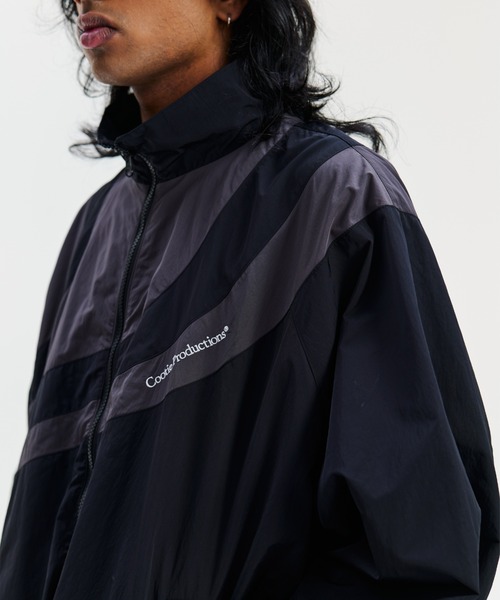COOTIE PRODUCTIONS(クーティープロダクションズ)の「Nylon Paneling Track Jacket(ブルゾン・メンズ・ブラック/ネイビー・MEDIUM/X-LARGE/LARGE/SMALL)」の6枚目の写真