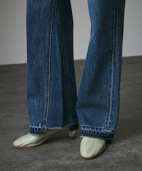 SALON adam et rope'（サロン アダム エ ロペ）の「COTTON USAセミフレアデニム 4（デニムパンツ・レディース・ブルー系その他6/サックスブルー・X-SMALL/S/M）」の14枚目の写真