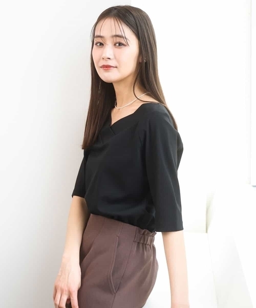 MK MICHEL KLEIN（エムケーミッシェルクラン）の「2wayネックデザインポンチカットソー/接触冷感/UVカット/洗える（Tシャツ/カットソー・レディース・ベージュ/ブラック・38）」の2枚目の写真