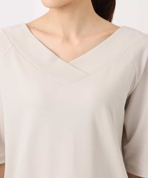MK MICHEL KLEIN（エムケーミッシェルクラン）の「2wayネックデザインポンチカットソー/接触冷感/UVカット/洗える（Tシャツ/カットソー・レディース・ベージュ/ブラック・38）」の4枚目の写真