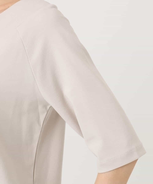 MK MICHEL KLEIN（エムケーミッシェルクラン）の「2wayネックデザインポンチカットソー/接触冷感/UVカット/洗える（Tシャツ/カットソー・レディース・ベージュ/ブラック・38）」の5枚目の写真