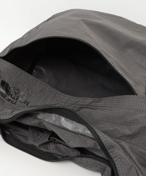 THE NORTH FACE(ザノースフェイス)の「Menow Wander NM72624(ショルダーバッグ・メンズ・ライトグレー/グレー・FREE)」の5枚目の写真
