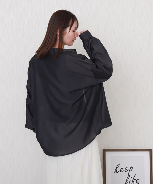 libelle more(リベル モア)の「タンクセットオーバーサイズ長袖シアーシャツ(シャツ/ブラウス・レディース・オフホワイト/サックスブルー/スモークピンク/ネイビー/ベージュ・M/L)」の16枚目の写真