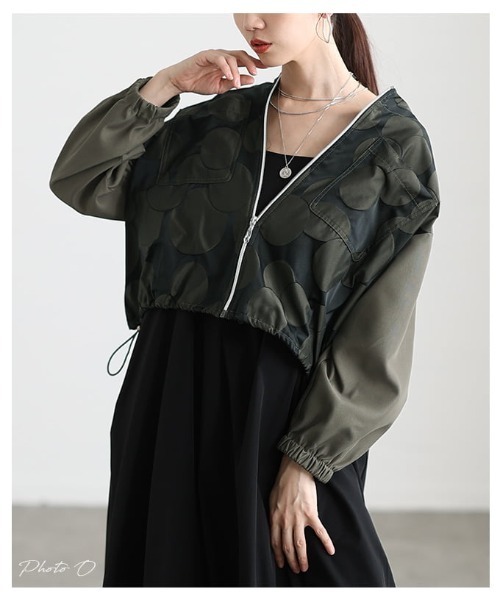 Sawa a la mode(サワアラモード)の「ドットショートブルゾン(ブルゾン・レディース・カーキ・FREE)」の3枚目の写真